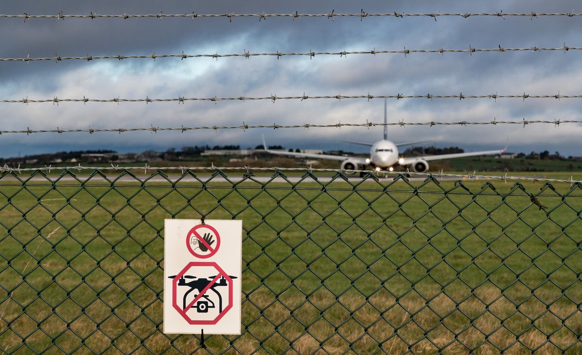 ドローン空港周辺の飛行許可は？高さ制限の調べ方と申請方法を解説