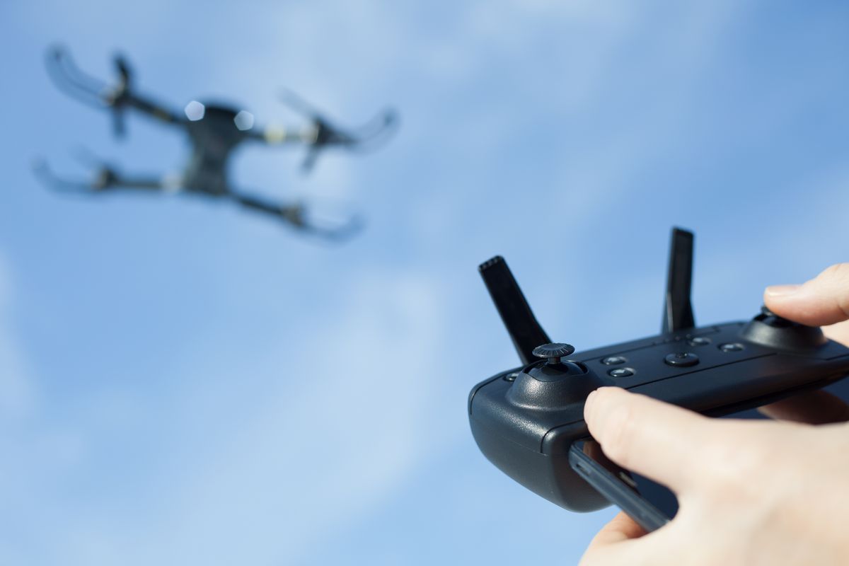 ドローン無線免許は必要？周波数や資格、電波法をわかりやすく解説