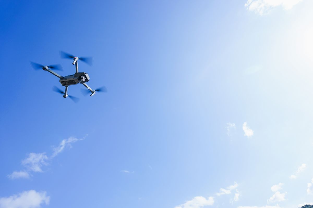 ドローンに関する罰則を一覧で解説！航空法違反の罰金や規制事例